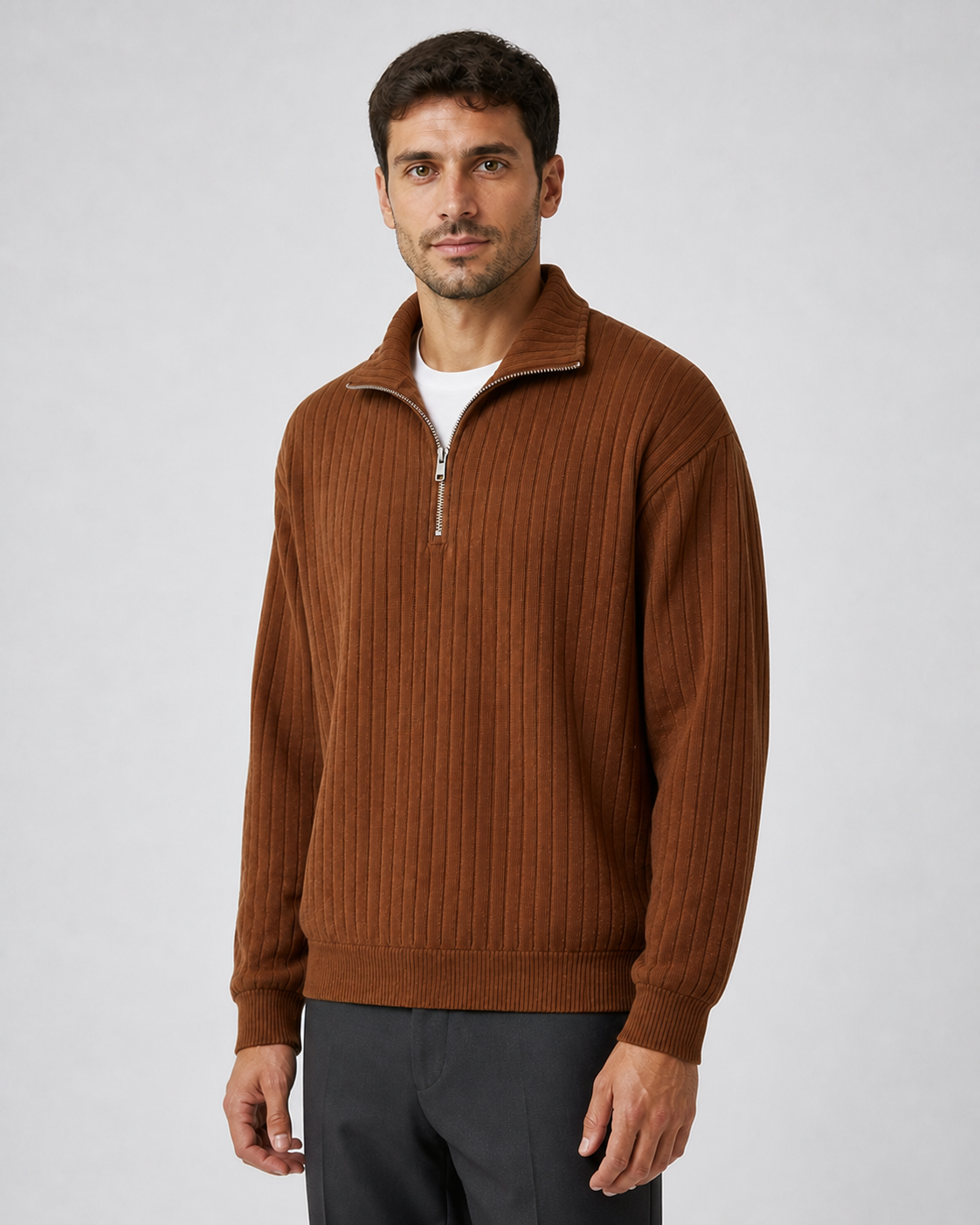Jersey de Canalé con Media Cremallera · Marrón · modelo a 45 grados