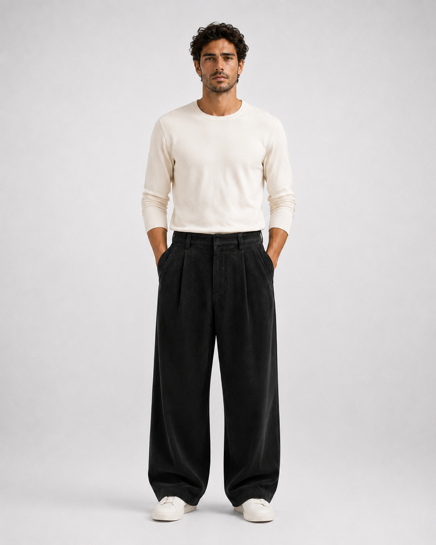 Modelo con pantalón wide leg de pana negro VRS STYLE