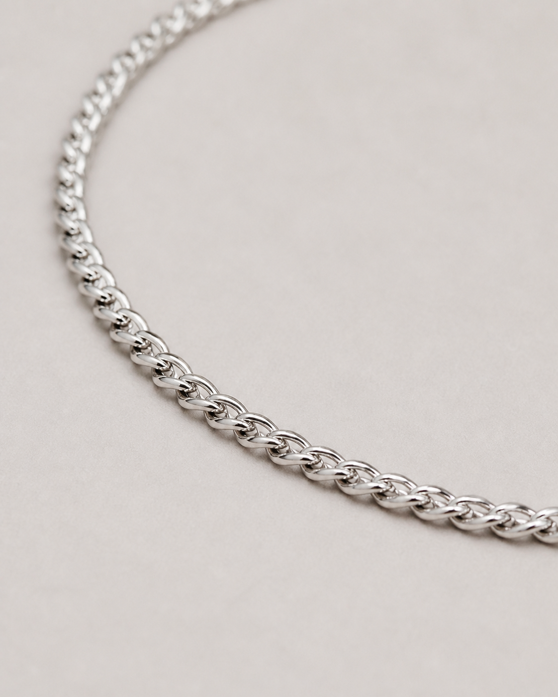 Pulsera de Cadena Fina Plateada VRS STYLE — detalle