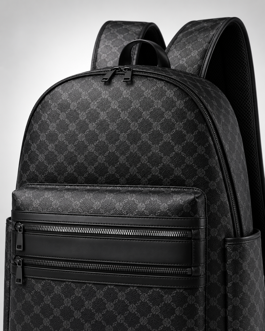 VRS Signature Travel Backpack negro - detalle de estampado y cremalleras