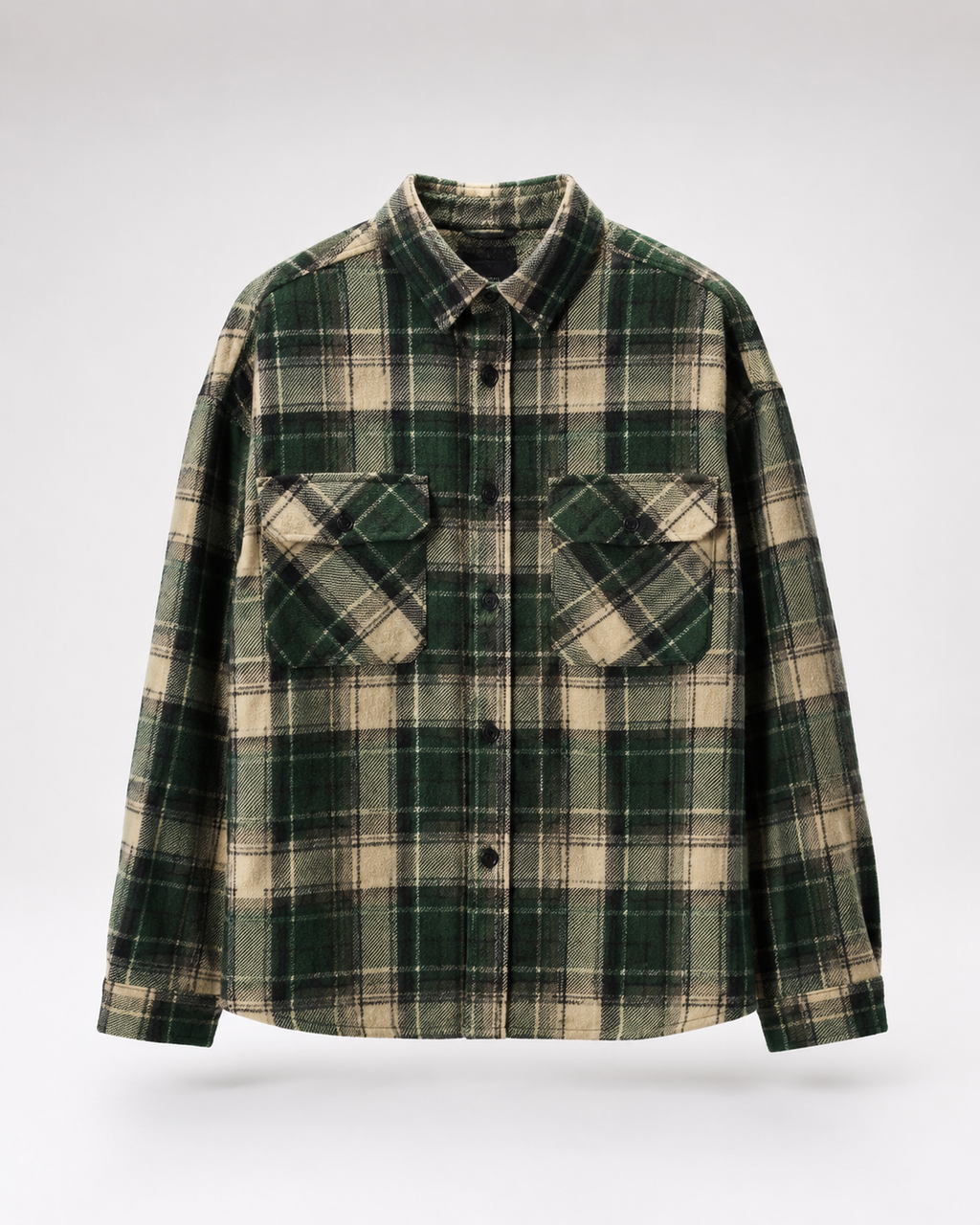 Sobrecamisa de cuadros con bolsillos verde, prenda frontal — VRS STYLE