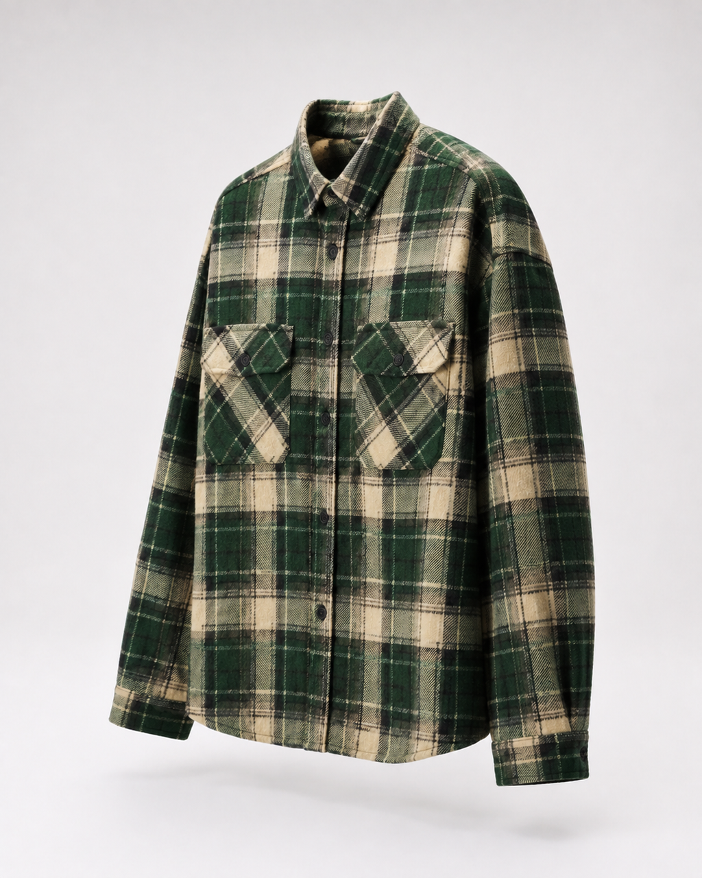 Sobrecamisa de cuadros con bolsillos verde, prenda vista 45 grados — VRS STYLE