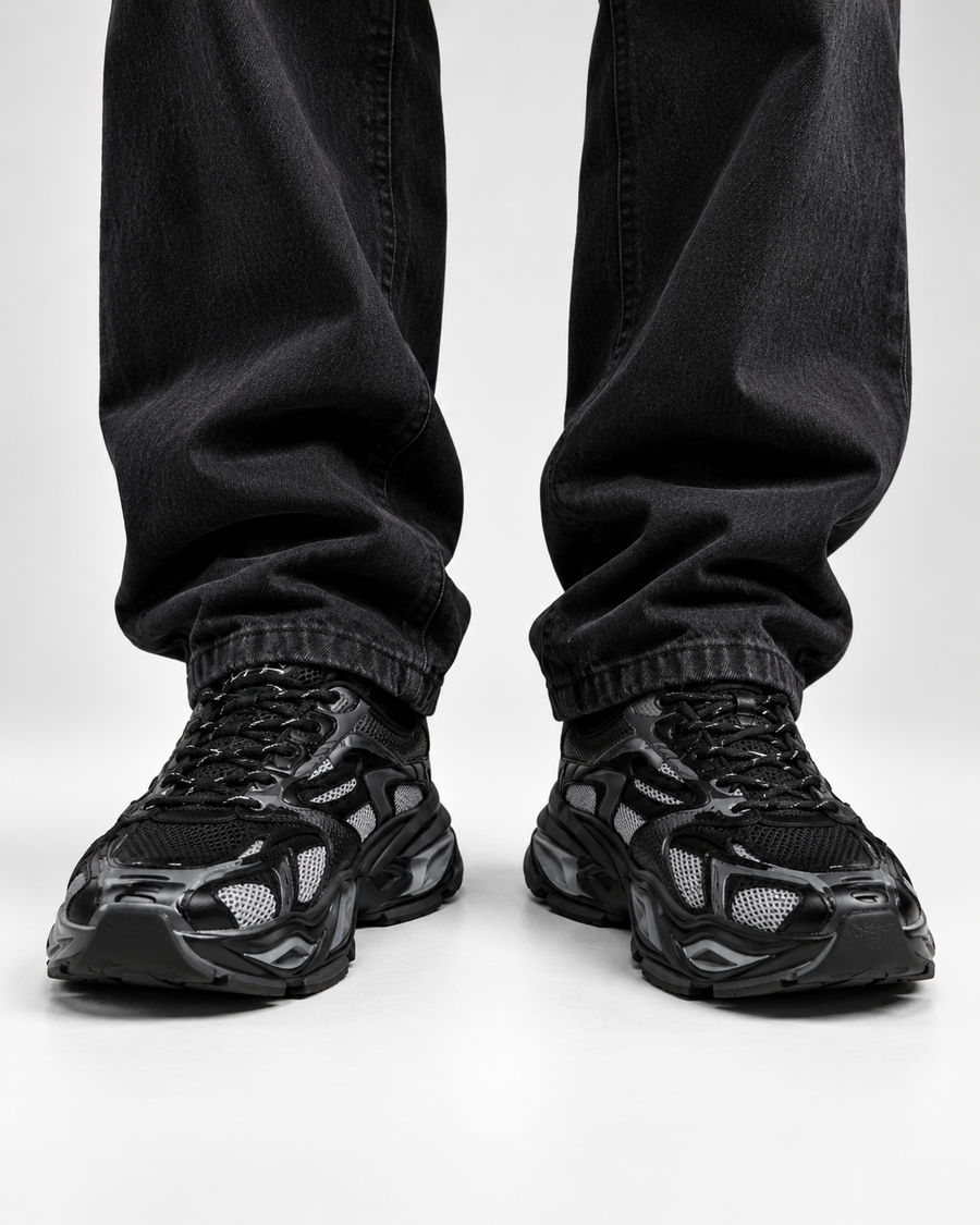 VRS Urban Motion Sneakers negro - modelo frontal de rodilla para abajo [vrs-color:negro]