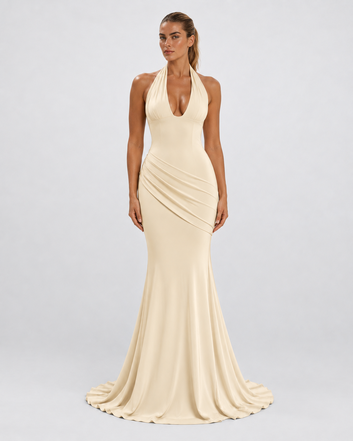 Vestido Sienna Halter beige con modelo — frontal