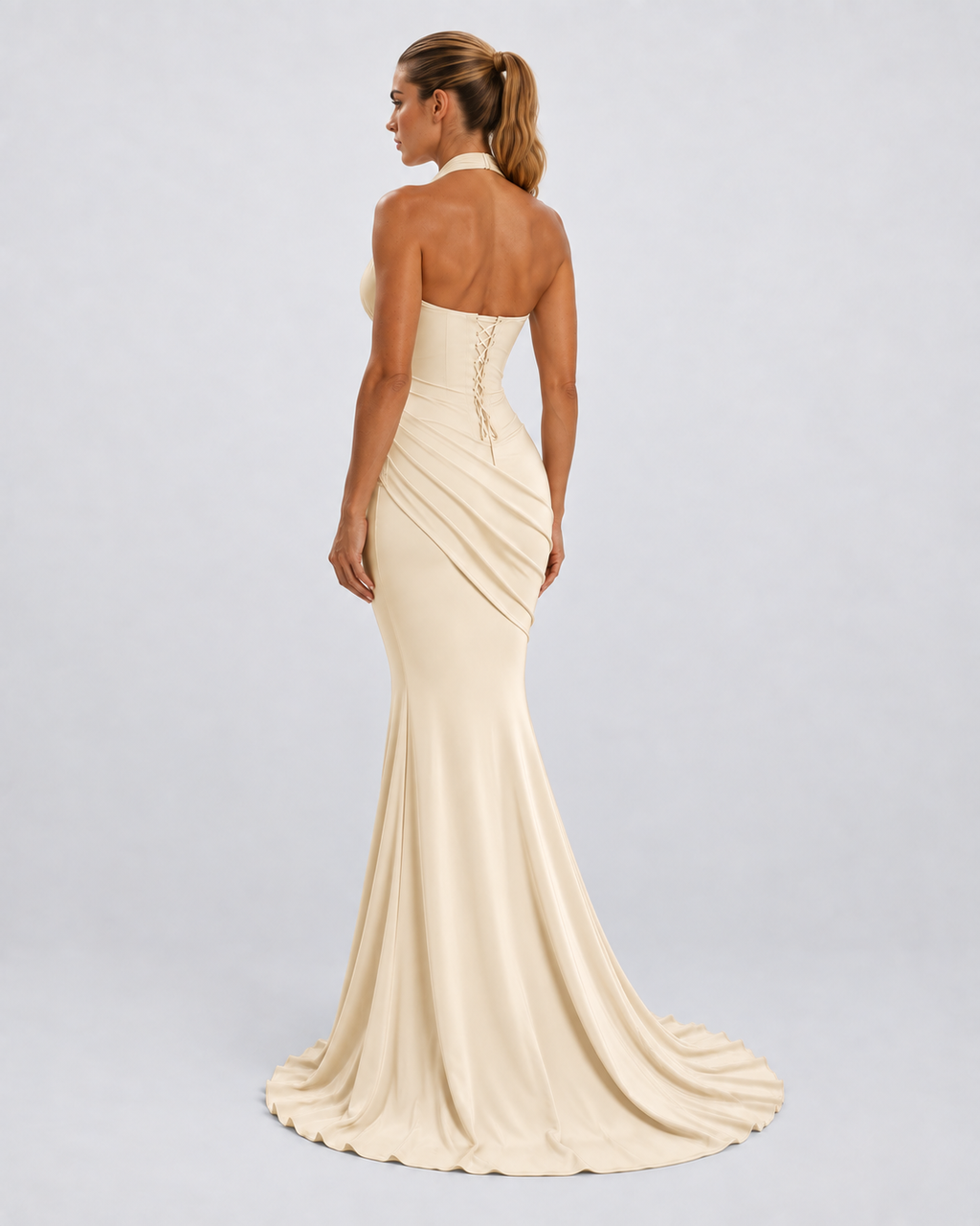 Vestido Sienna Halter beige con modelo — 45 grados